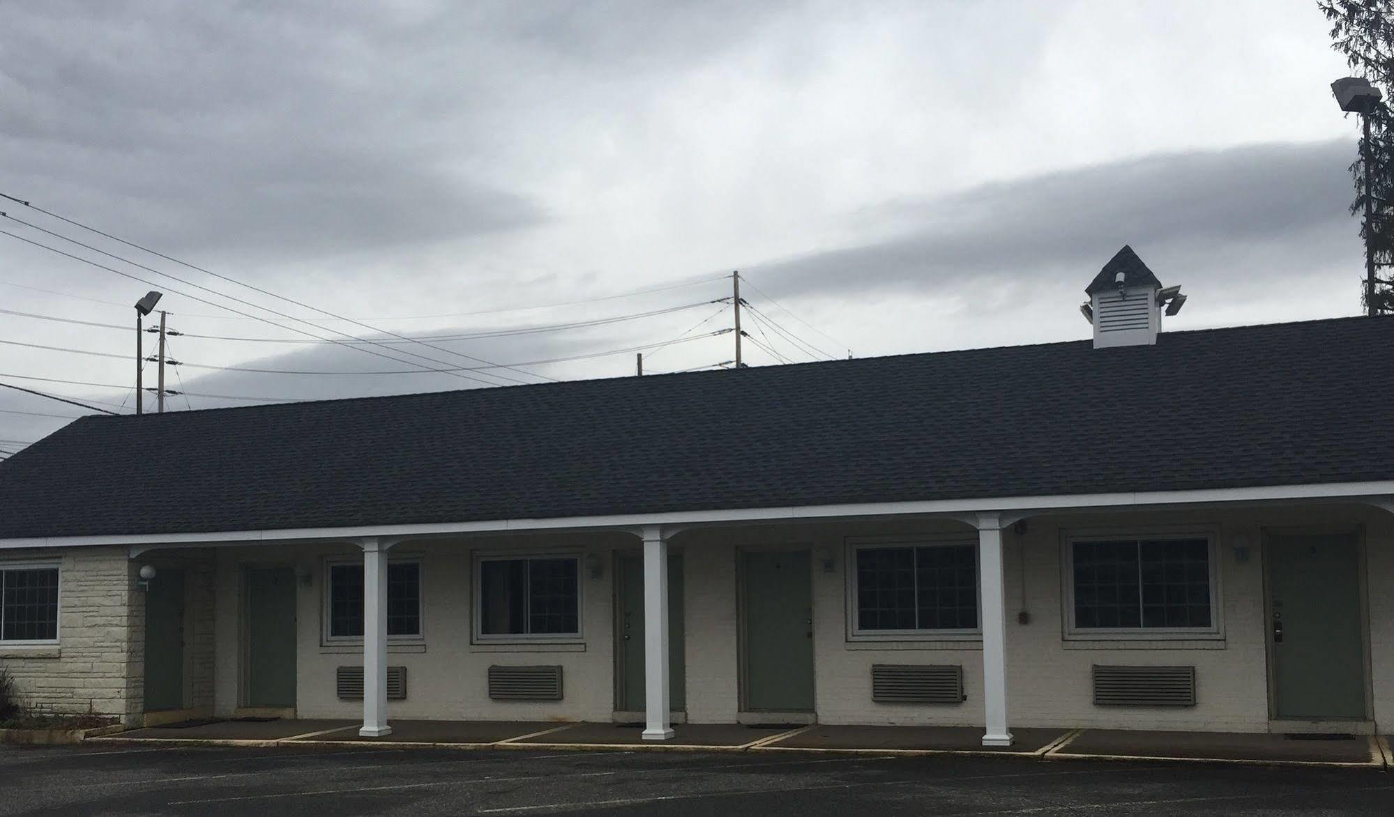 Track & Turf Motel Mount Laurel Buitenkant foto