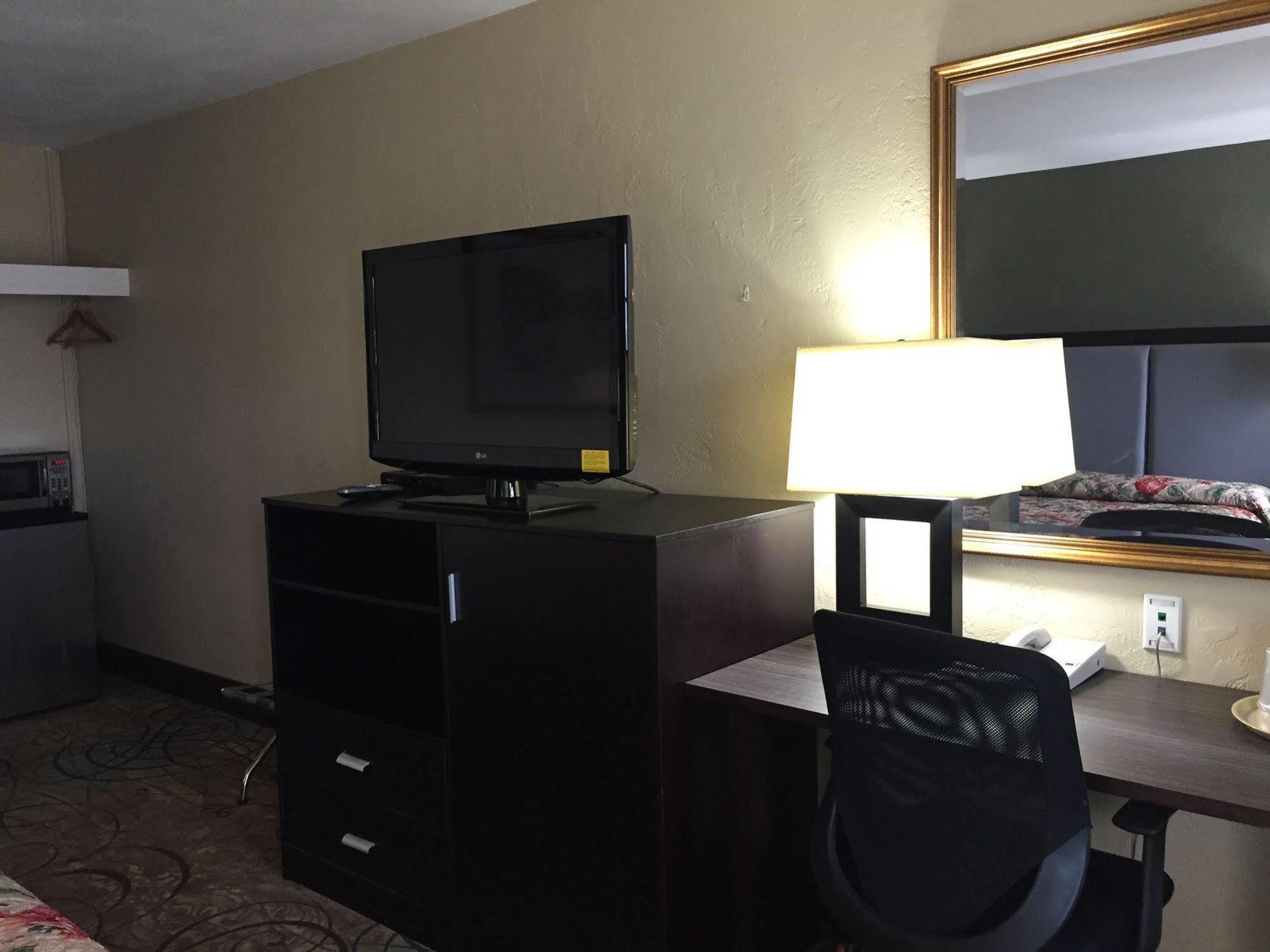 Track & Turf Motel Mount Laurel Buitenkant foto