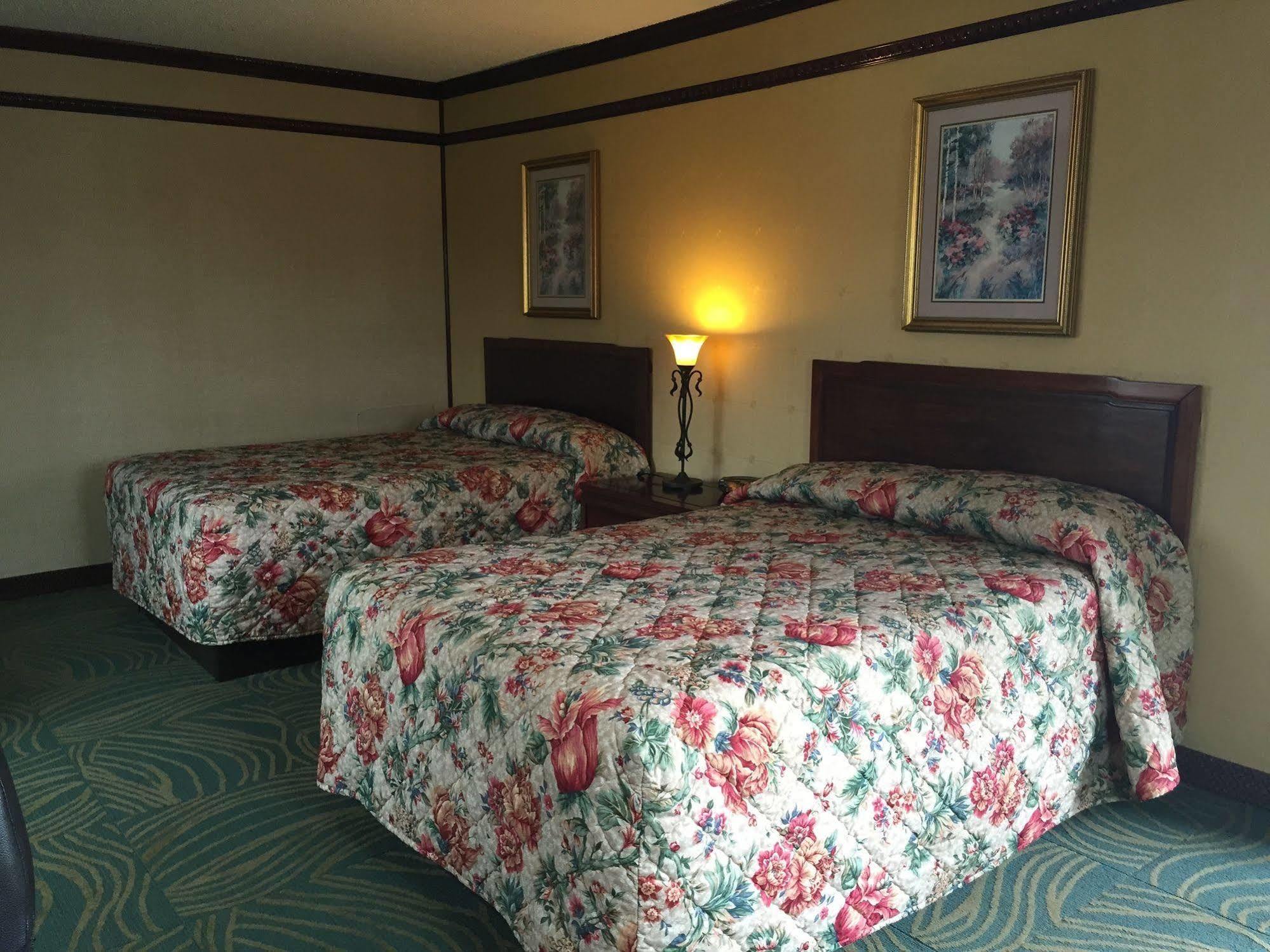 Track & Turf Motel Mount Laurel Buitenkant foto